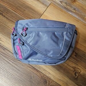 Gray and Pink Outdoor Travel Bag